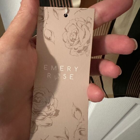 NWT Emery Rose Striped Notched Neck Top Blouse - Large - Picture 4 of 7